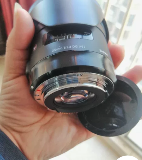 闲置镜头，成色完好，箱说齐全，仅上门交易。...