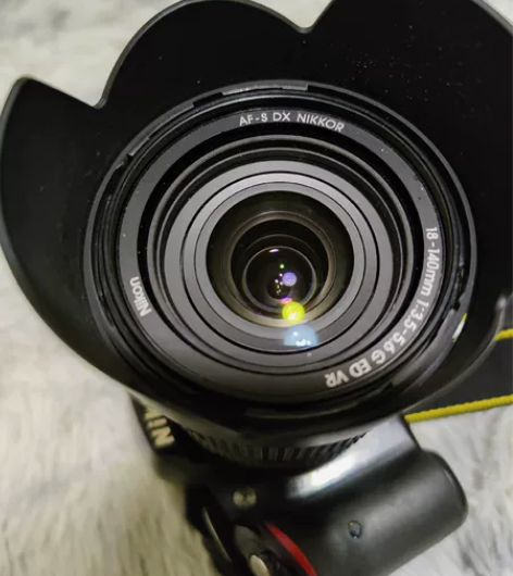 尼康D3200单反相机，配尼康18-140...