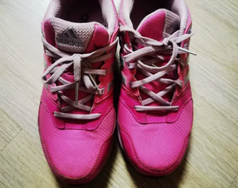 正品阿迪运动鞋，购于北京阿迪达斯店面，轻微...