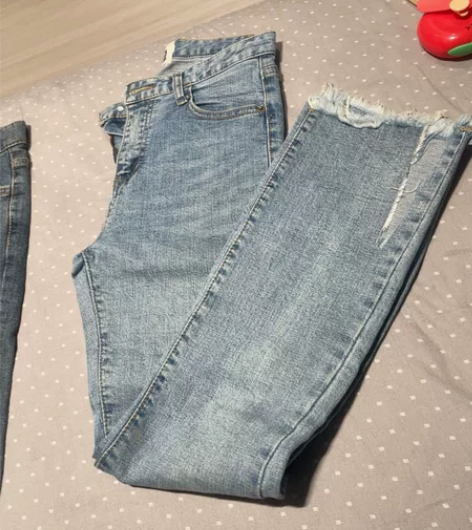 出一些牛仔裤，基本9新，小码。105斤以下...