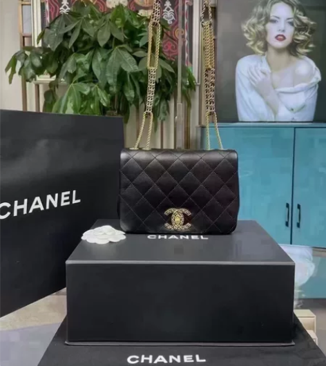CHANEL香奈儿新款小号口盖包，小羊皮手...