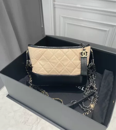 香奈儿 米黑色 流浪包 小号、!专柜360...