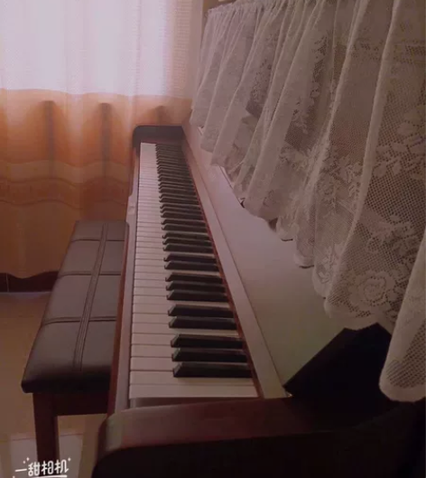 韩国英昌钢琴 买了没多久很新，真的很好很适...