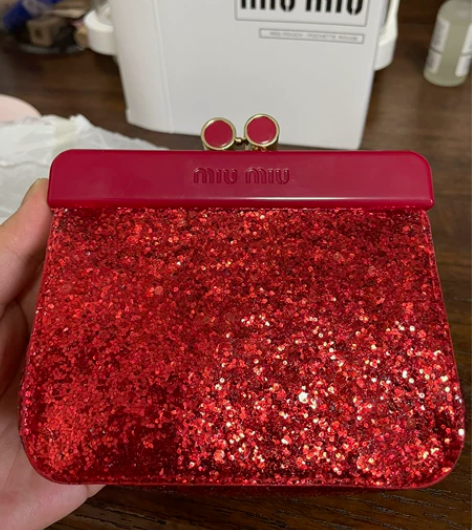 Miumiu手拿包亮片包 专柜赠品 感兴...