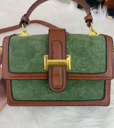 全新女士斜挎包，小众轻奢品牌，原价289买...