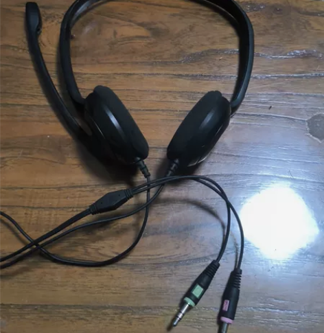 森海塞尔的老耳机了，购入时间不详，型号应该...