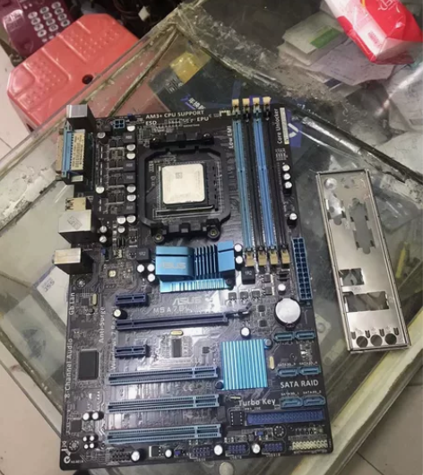 华硕M5A78主板+640四核CPU。  ...