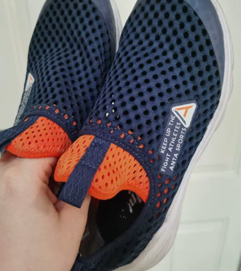 安踏35码休闲鞋,九成新,不退不换,偏远地...