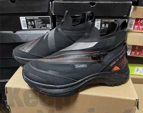 安踏21年跑步鞋男冬季防滑皮面软底回弹中帮...