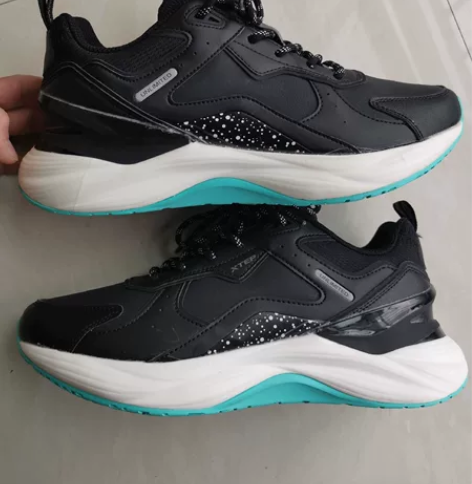 安踏创2.0大数据跑鞋！43码！拼接特步鞋...