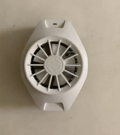 小米黑鲨散热手机背夹 手机后壳摔坏了，用不...