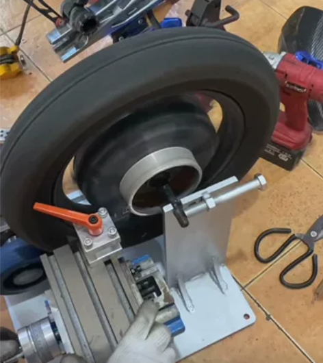 小牛碟刹不平蹭盘左右摇摆调居中车碟刹底座车...