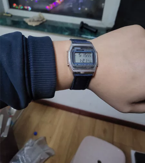 西铁城古董电子表，功能完好，按键正常，成色...