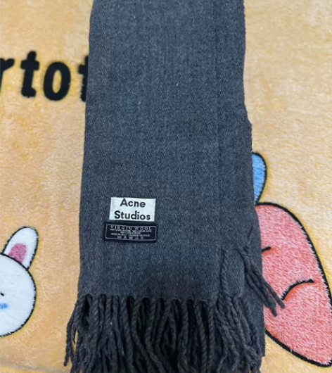 围巾 全新 深灰色 感兴趣的话点“我想要”...