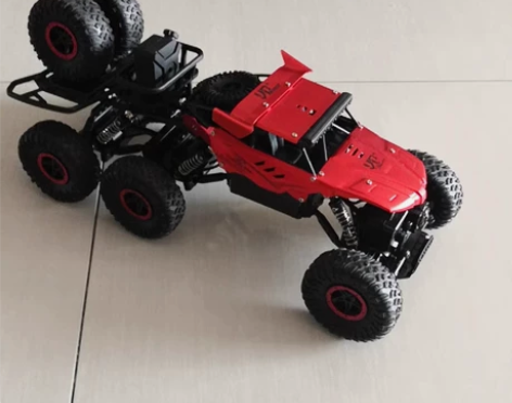 六驱八轮越野攀爬车 轮胎拥有避震弹簧，抗震...
