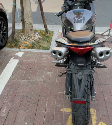 国产川崎h2  1000多km准新车 小磕...