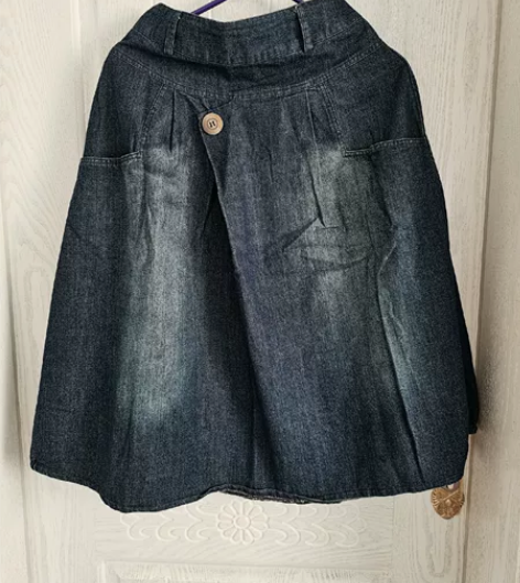 牛仔大摆裙 感兴趣的话点“我想要”和我私聊...