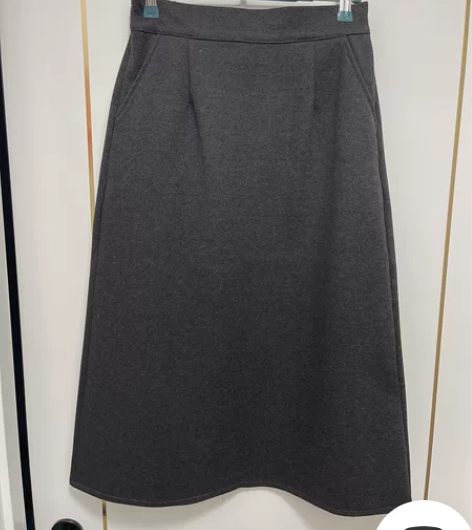 闲置一条全新A版一步裙，后腰是弹性松紧的，...