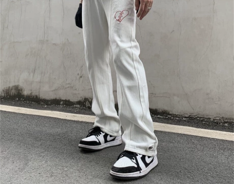 国潮心碎爱心刺绣白色牛仔裤男美式街头嘻哈直...