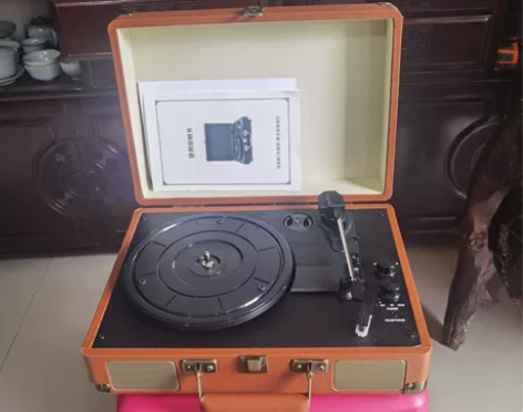 黑胶有源唱片机买来听了20分钟，几乎全新，...