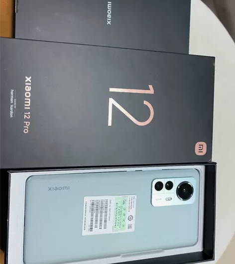 小米12pro 8+128g 平时带壳保护...
