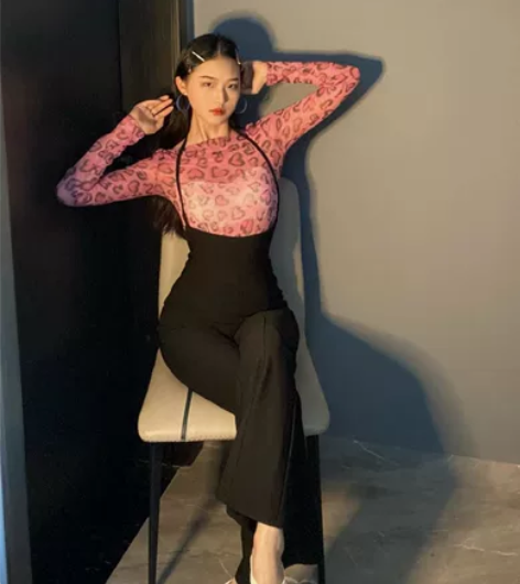 朝花夕拾 全新 没有穿过吊牌都在 感兴趣的...