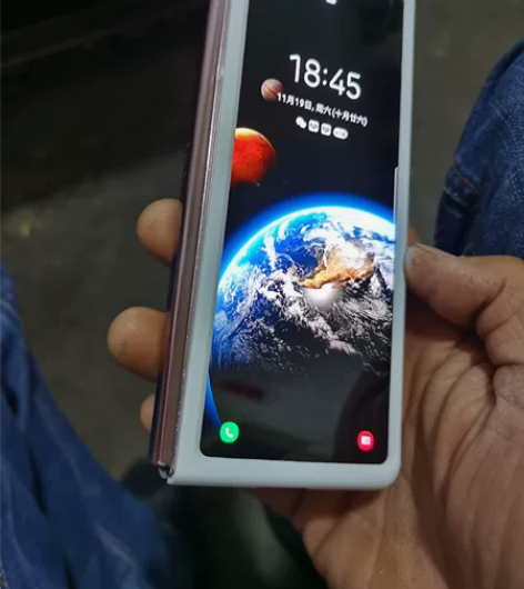 三星z fold2二手瑕疵机，才换的内屏幕...