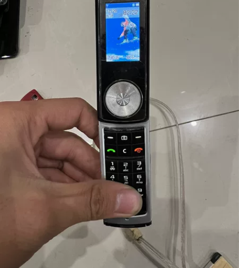 三星手机，口红，旋转小手机，品相如图，收藏...