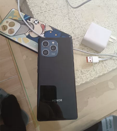 荣耀60se 8+256手机一切正常，99...