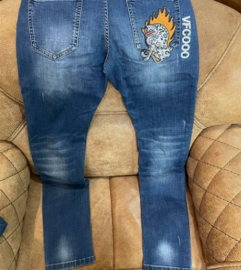 VFCOOO男士牛仔裤 几乎全新 售出商品...