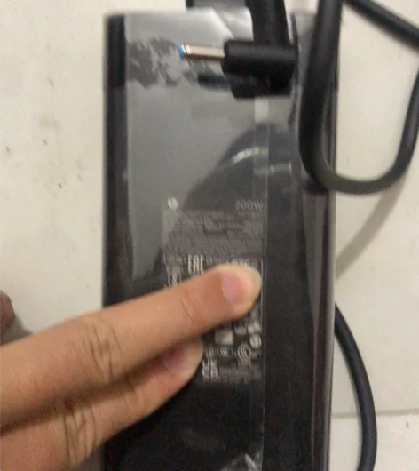 原装惠普暗影精灵7充电器，需要拿走 感兴趣...
