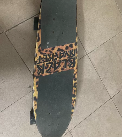 滑板猎豹花纹 轮子很大不是塑胶 架稳磨砂皮...