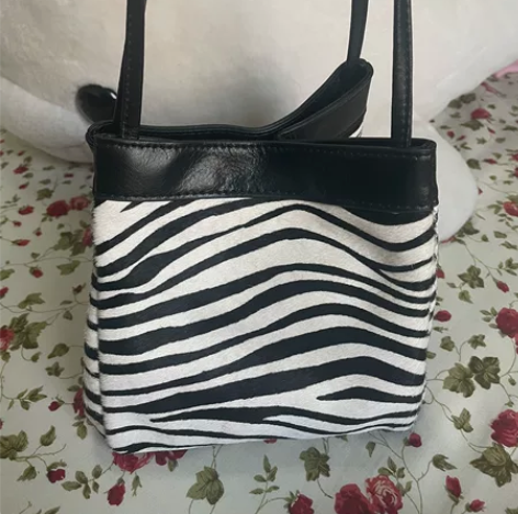 小众真皮马毛秋冬时尚盒子小方包女2022新...