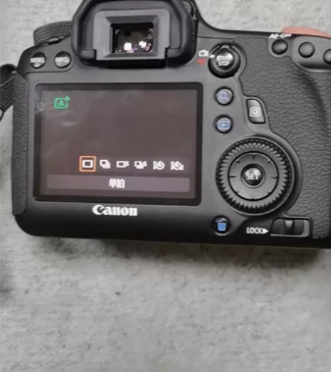 佳能6D全画幅单反相机机身，成色很好实拍图...