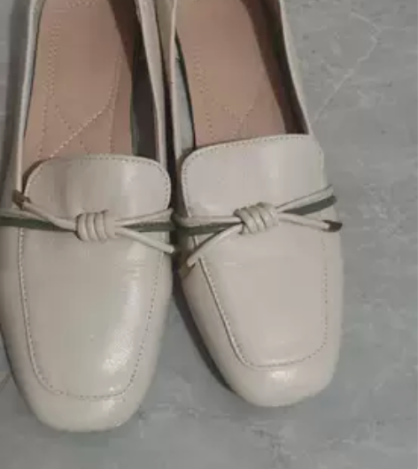 真皮软底女士面试单鞋，只面试穿过一次，然后...