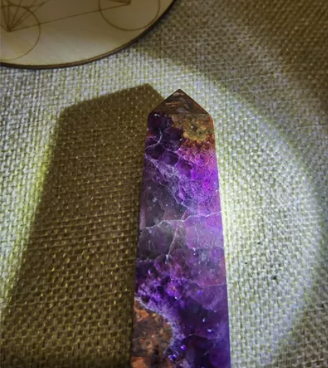 天然萤石柱子 浓郁紫色萤石柱打灯透 很美P...
