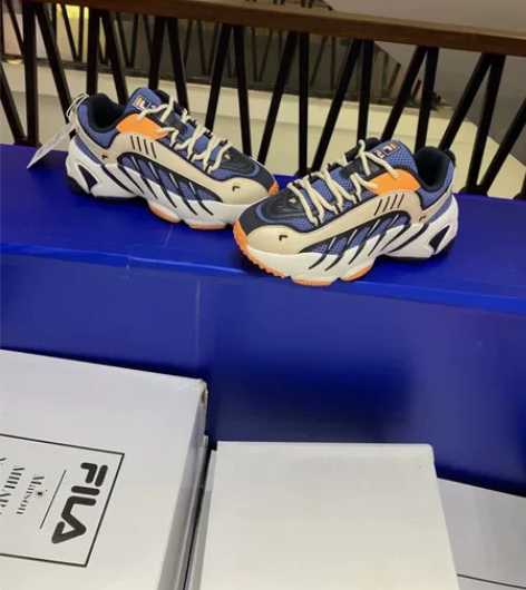 Fila斐乐中大童老爹鞋 全新 全盒 正品...