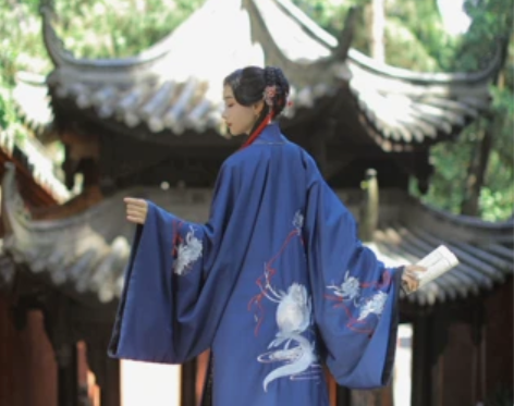 兰若庭 汉服 乘黄 披风 扣子上的装饰掉了...