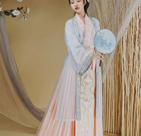 已绝版汉服，清理衣柜！ 都城南庄探花漫全套...