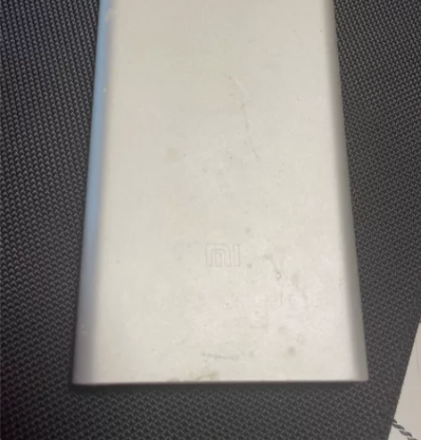 小米充电宝 闲置了 有点积尘 10000 ...