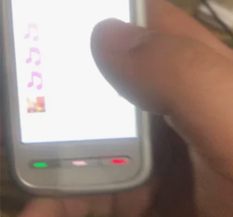 出诺基亚5233自用，两块电池，充一次电可...