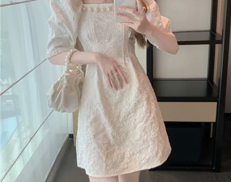 法式泡泡袖连衣裙 气质收腰显瘦钉珠方领a字...