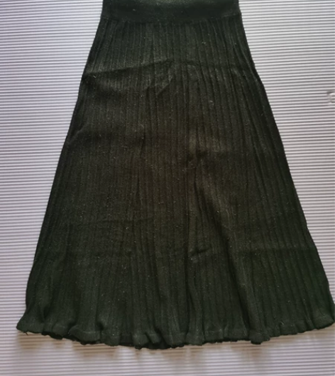 黑色针织半身裙A字裙，版型很好，厚实垂坠，...