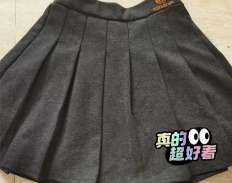 女童冬季百褶裙，腰围约29cm，后面有橡皮...