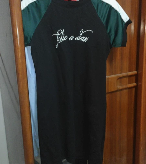 运动风连衣裙9成新，没穿过，没有洗涤过，买...