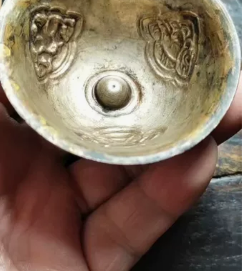 清代精美杯子一个,精不精美看工艺,三面开窗...