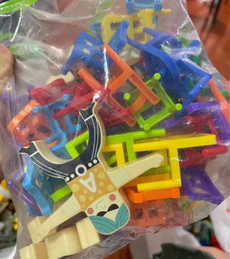 百思童年的叠叠椅和杂牌的叠叠乐小人 感兴趣...