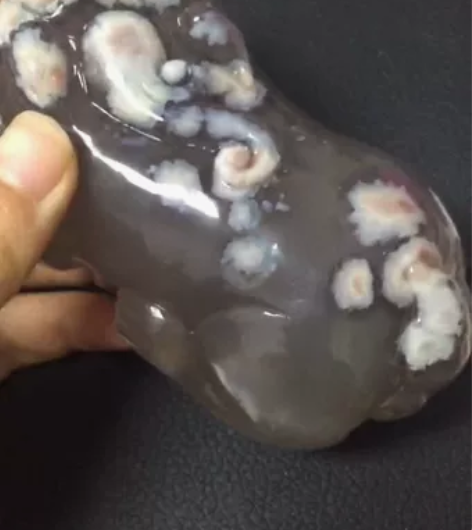 樱花玛瑙飘粉蜜桃貔貅,大的哦,灰冰底,大概...