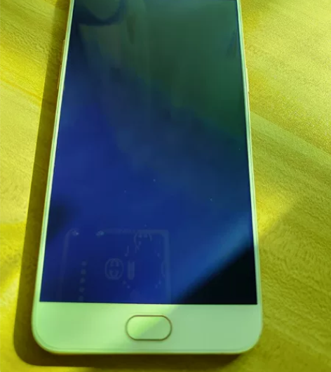 oppor9S手机 感兴趣的话点“我想要”...