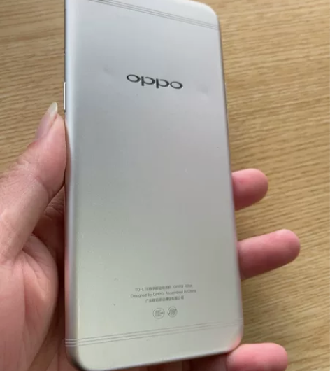 Oppor9s  4+64g原装手机，无修...